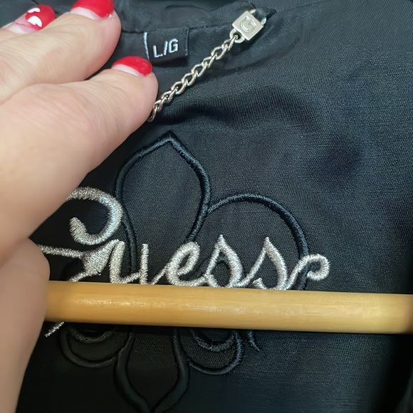 Guess womens light jacket with buttons. Jacket is size large. Great condition - Picture 5 of 7